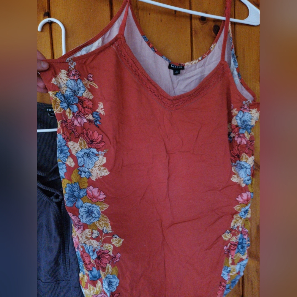 Torrid Tank Bundle - Picture 2 of 4